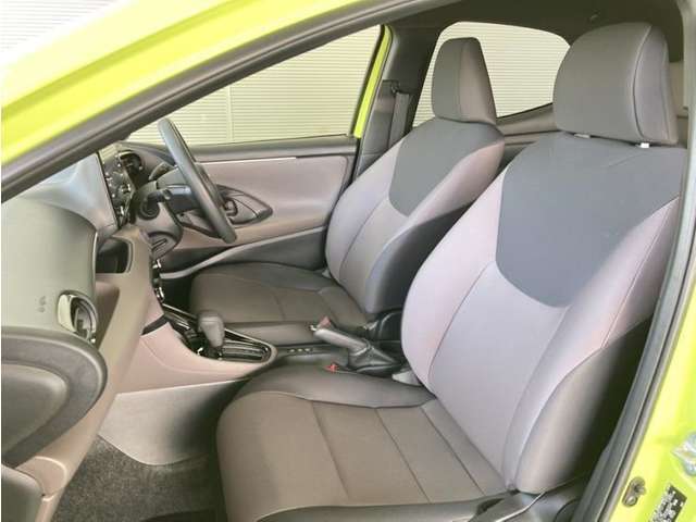 トヨタ中古車「まるごとクリーニング」施工済。外装はもちろん内装はシートを外して見えない所まで徹底洗浄しています。