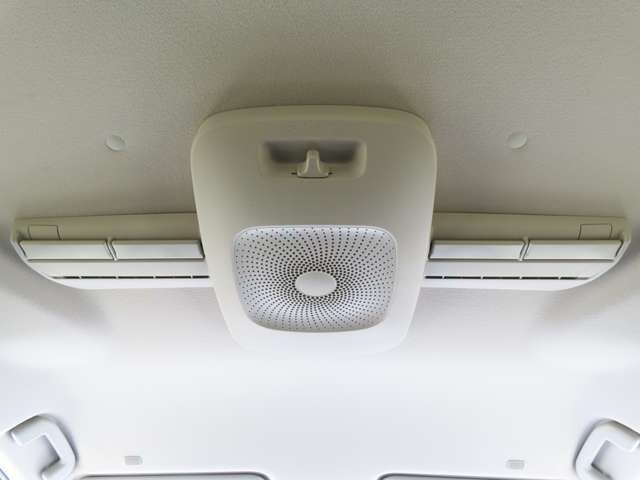 後席へ快適な温度の空気を届けるリアサーキュレーターを装備♪