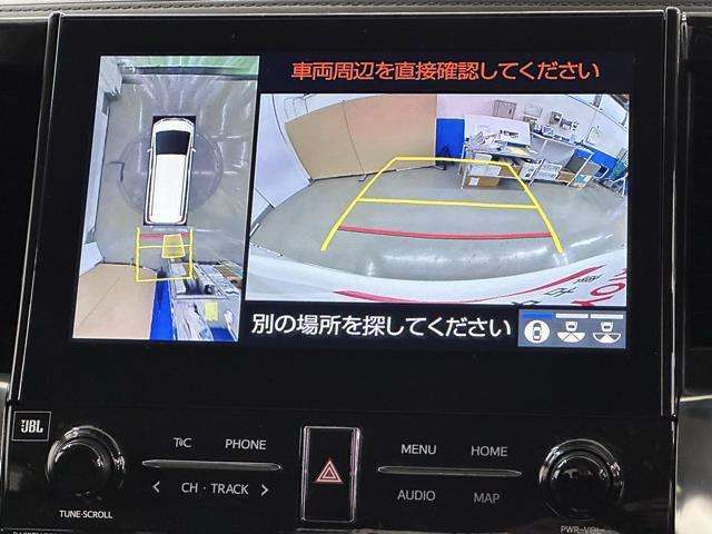 パノラミックビューモニターシステムが付いているので車の上から見た映像が確認できますよ。　一目で車両周辺の情報を確認できますが、直接安全をご確認下さい。