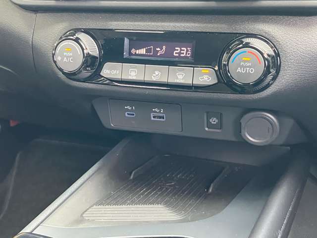 【オートエアコン】　設定温度は一定のまま、1年中、車内は快適空間♪快適温度♪