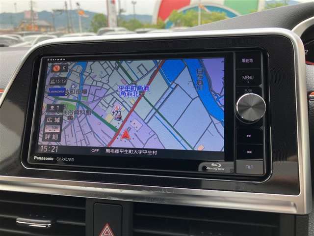 こちらのナビはフルセグ対応、DVD・CD再生機能付き！(型番：CN-RX02WD)
