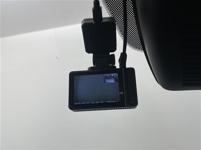 【ドライブレコーダー】映像・音声などの運転中の記録を残します。事故などを起こした起こされた時の証拠になりえますので、もしも時でも安心ですね。