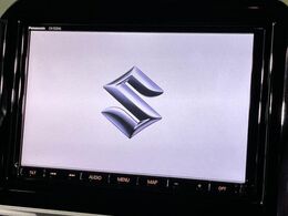 【純正8インチナビ】インテリアに溶け込むスタイリッシュな「専用設計」メーカーナビを装備♪視認性や操作性など基本性能にも優れ、より上質なカーライフをお楽しみいただけます。