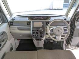 水平基調で見通しが良く、シンプルで扱いやすいレイアウト。ベージュ基調で室内が明るい印象に。