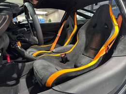 10本スポーク超軽量ホイール　ステルス/マクラーレンオレンジ仕様・マクラーレンオレンジキャリパー・フロント/リアパーキングセンサーカメラ・360度パークアシスト・エンジンウィンドウ二重ガラス