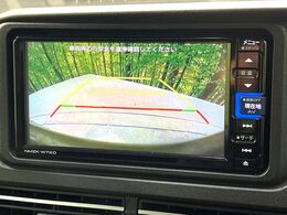 【バックカメラ】駐車時に後方がリアルタイム映像で確認できます。大型商業施設や立体駐車場での駐車時や、夜間のバック時に大活躍！運転スキルに関わらず、今や必須となった装備のひとつです！