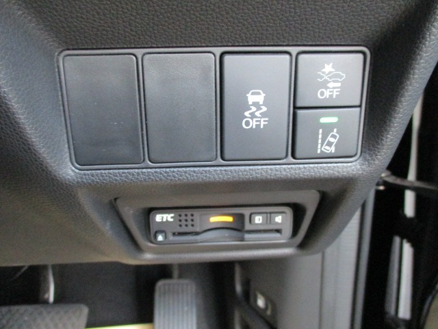 今では必需品となったETC車載器付いてます。