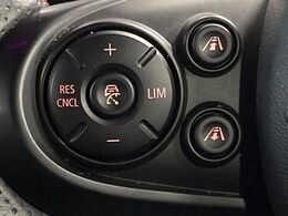 ●レーダークルーズコントロール：前の車との車間距離を一定にとりつつ、一定速度で自動走行してくれる次世代のクルーズコントロール！主に高速道路や自動車専用道路で使用する便利な機能です！