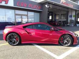 ディーラー出身かつ業界歴30年以上の整備士が、お車の状態にそった最良なご提案をいたします。車検・整備、オイル交換やタイヤ交換など、日頃のメンテナンスもお任せください。D＆Aは認証整備工場を完備しています