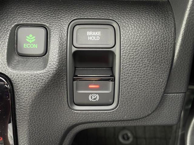 【　電子パーキング　】スイッチ操作だけで、駐車時に必要なすべての操作を自動で制御する先進の自動駐車機能です。