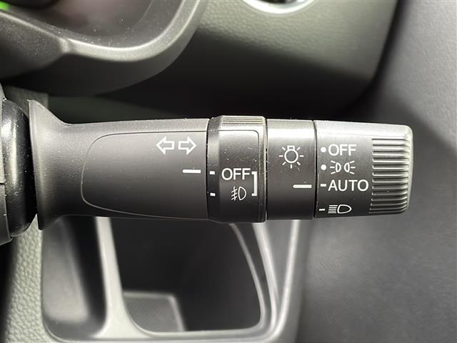 【　オートライト　】オートライトなのでライトの点け忘れを気にすることなく運転が出来ます♪