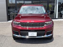 ジープ伝統の7スロットルグリル！デイライト＆フォグランプも装備されております。