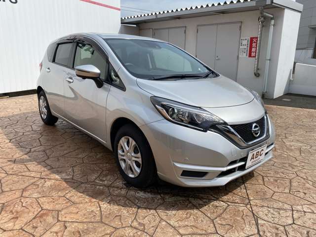 周りの車に、「ウインカー＆ハザード」を気付いてもらえる装備です。だから、安全・安心！さらに、最近の装備ですので友達に自慢して下さい。