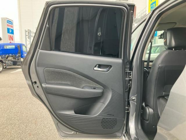 WECARSでは各商談席に大型モニターをご用意しております！見やすい大画面でゆったりと全国の在庫をご覧いただけます！是非ご来店お待ちしております！