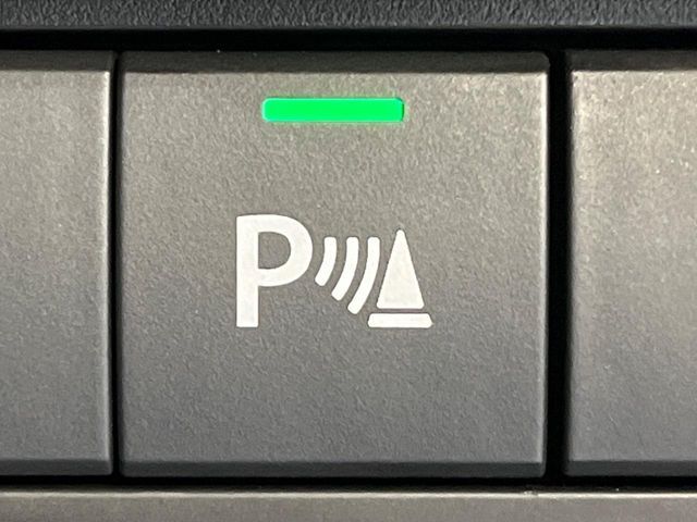 【コーナーセンサー】バンパーに付いたセンサーが障害物を検知！一定の距離に近づくとアラートで教えてくれます♪狭い駐車スペースや車庫入れ時も安心ですね☆