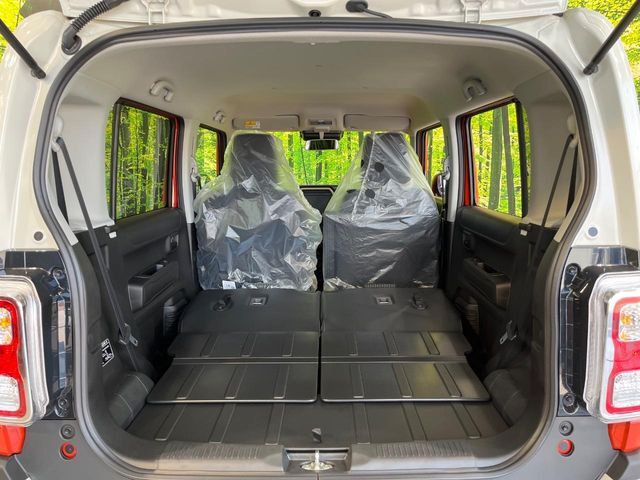 普段のお買い物や通勤、送迎等に十分な荷室スペースを確保しております。セカンドシートを倒すと、大きな荷物の積載も可能です♪