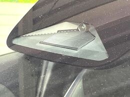 【ホンダセンシング】走行中に前方の車両等を認識し、衝突しそうな時は警報とブレーキで衝突回避と被害軽減をアシスト。より安全にドライブをお楽しみいただけます。