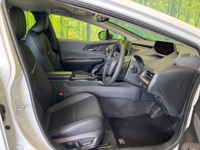 運転席シート廻りは使用感も少なく、良好な状態となっています。前オーナー様が丁寧に使っていたことがよくわかりますね。