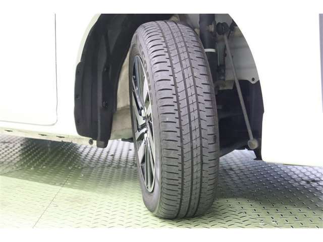 タイヤサイズ　165/65R14。