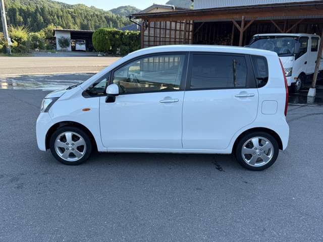 側面も綺麗な車です。