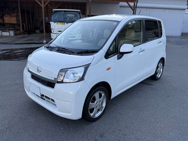 CVTで加速もスムーズです◎関東圏内仕入れでサビもありません！スタッドレスタイヤも＋30000円にてホイール込みでお付けできます。まだまだ艶感はある車ですが、小さな傷凹みはございますのでご覧下さい