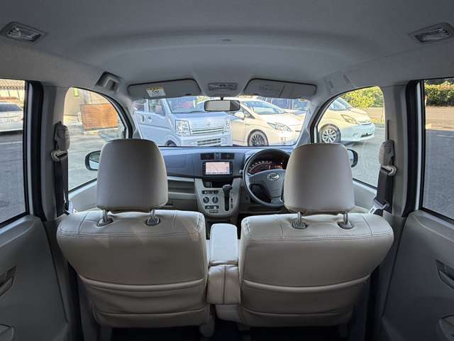 ダッシュボード全体像です。大きな汚れなどない車でした。