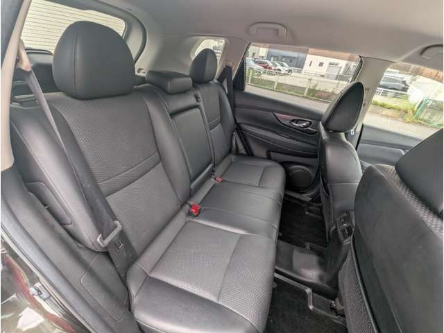 お客様に隅々まで見ていただけるよう展示車両は常に綺麗に仕上げております！お客様のご来店、スタッフ一同心よりお待ち申し上げます。