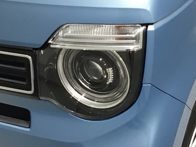 LEDヘッドライトは、点灯の瞬間から最大光量を発揮し、突然暗くなるトンネルなどでの安定感を高めます。