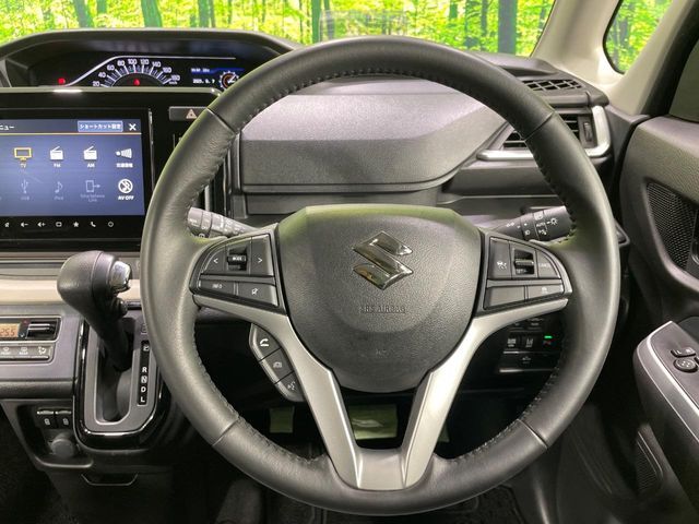 【純正革巻きステアリング】上質な革を使用することで、手にしっかり馴染みとても運転しやすいハンドルです♪