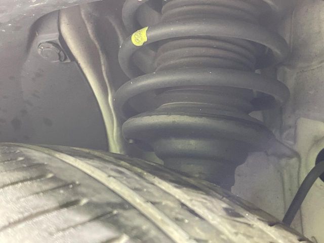 お車を安心してお乗りいただく為には、足回りの定期点検が欠かせません。サービスサポート（有償保証）では無料点検もご提供しており、安心のカーライフをお過ごしいただけるサポート体制が整っています。