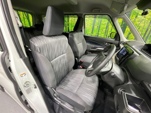 運転席シート廻りは使用感も少なく、良好な状態となっています。丁寧に使われていたことがよくわかりますね。