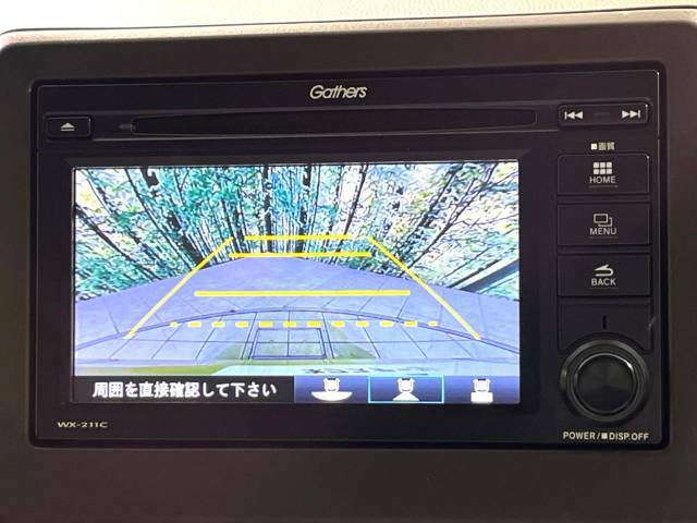 【バックカメラ】駐車時に後方がリアルタイム映像で確認できます。大型商業施設や立体駐車場での駐車時や、夜間のバック時に大活躍！運転スキルに関わらず、今や必須となった装備のひとつです！