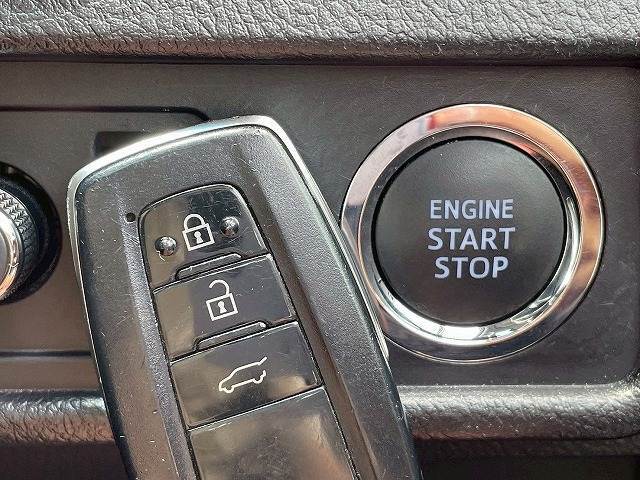 【スマートキー】車内へのアクセスやエンジン始動が楽々に行える今や必須アイテムのキー複製防止の「イモビライザー」まで備わっております。