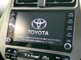 【純正ナビ】人気の純正ナビを装備しております。ナビの使いやすさはもちろん、オーディオ機能も充実！キャンプや旅行はもちろん、通勤や買い物など普段のドライブも楽しくなるはず♪