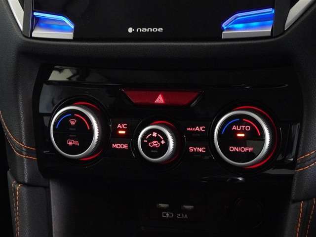 車内を快適に、オートエアコンを装備してます。