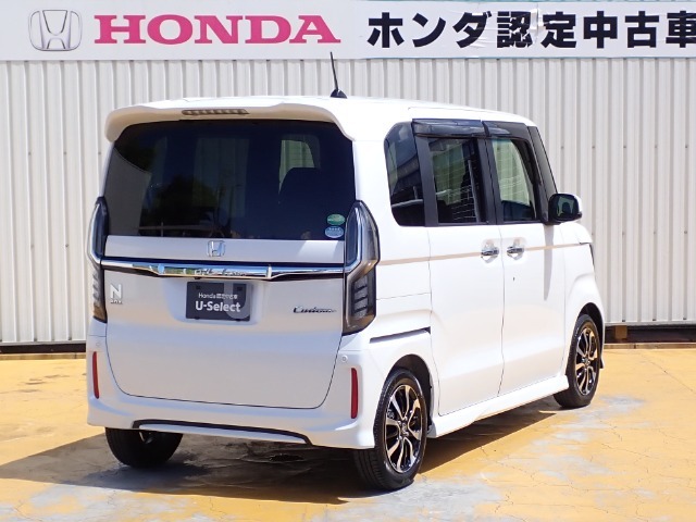 ◆リアは【プライバシーガラス】となっております。プライバシーの確保と見た目の良さはもちろんの事、太陽光を防ぐのでエアコンの効きも良くなります。エアコンの効きが良くなるので、燃費の向上にもつながります。