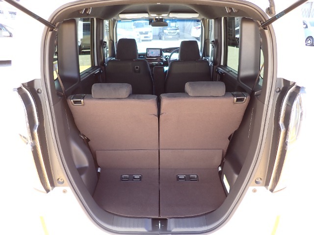 ◆定員乗車時のカーゴルームです。普段のお買い物の荷物やたくさんの収納が可能です。