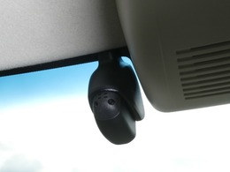 ◆ドライブレコーダー◆映像・音声などを記録する自動車用の装置です。　もしもの事故の際の記録はもちろん、旅行の際の思い出としてドライブの映像を楽しむことができます。