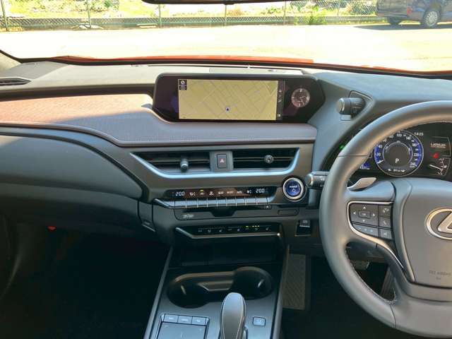 ホワイトレザーシート シートヒーター＆エアーシート ハンドルヒーター 前後ドラレコ AC100V電源 純正18インチアルミ 3眼LEDヘッド フォグ 充電ケーブル付 ASC パワーバックドア パドルシフト　リトラミラー