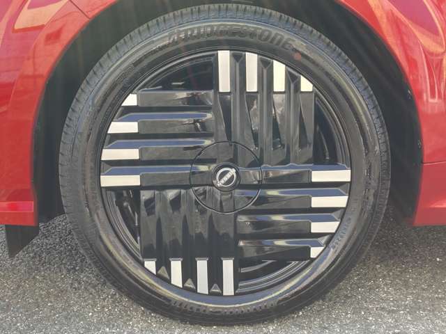 純正のアルミホイールです！お車に合ったデザインのホイールになっています！