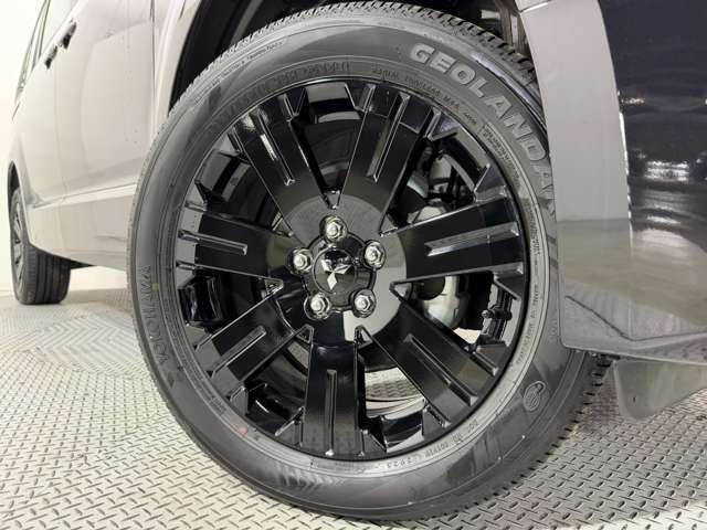 【純正18インチアルミホイール】　＊＊社外アルミホイール/スタッドレスの取り付けも扱っています。＊＊