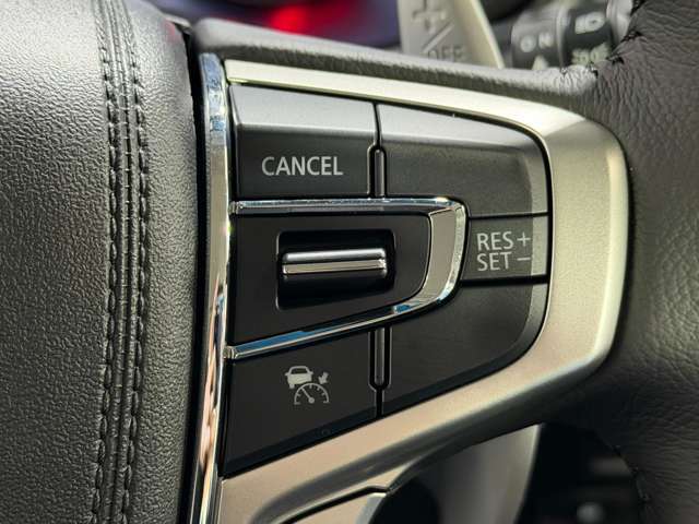 【レーダークルーズコントロール】 高速道路で便利な自動で速度を保つクルーズコントロールが、衝突軽減システムと連携し、前方の車両を感知して車間を保つように速度調節してくれます！！！