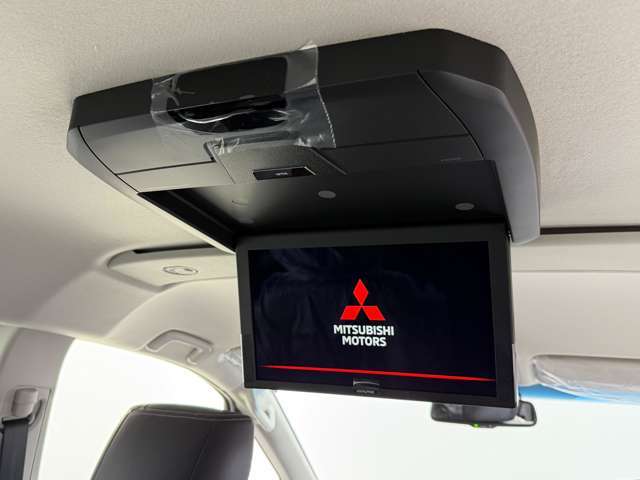 天井には【フリップダウンモニター】も装備されております♪お子様など、ロングドライブでも退屈せず楽しくお過ごしいただけます！！！