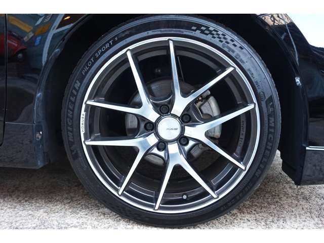 ホイールはRAYSのホムラ♪18インチを装着！！