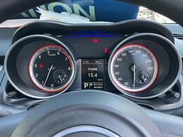 メーターパネルはこんな感じです！スポーティなデザインでカッコイイです！