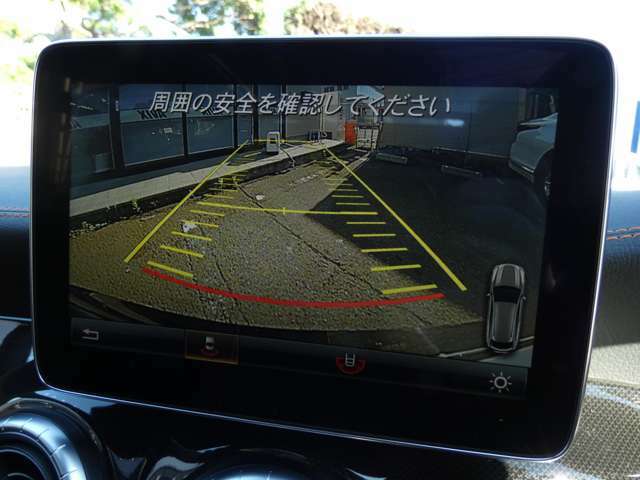 駐車の際に安心なバックカメラ！パークトロニックセンサーも装備！
