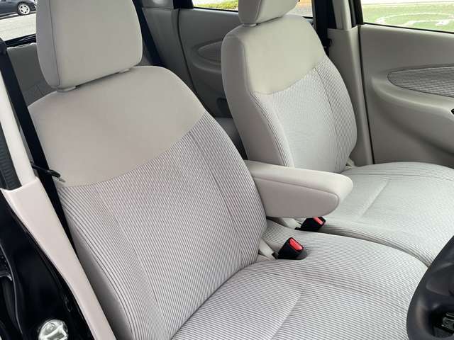 ドライバーの方と助手席の方が座るシートです。実際にお座りいただくのが、分かりやすいと思います。お気軽にご来店ください