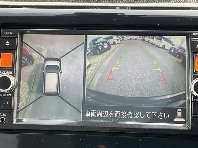 アラウンドビューモニター搭載。上から見下ろしたように液晶に映るのでスムーズな駐車をサポートします。