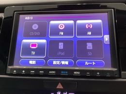 ワイド画面のナビゲーションはフルセグTV、インターナビ対応のGathers純正メモリーナビを搭載しています。Bluetoothオーディオ機能がありますので、スマートフォンなどの音楽も再生できます。