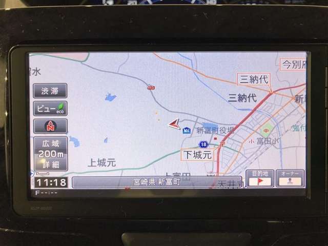 純正ナビを装備。タッチパネル式で使いやすく、お出かけもラクラクです。